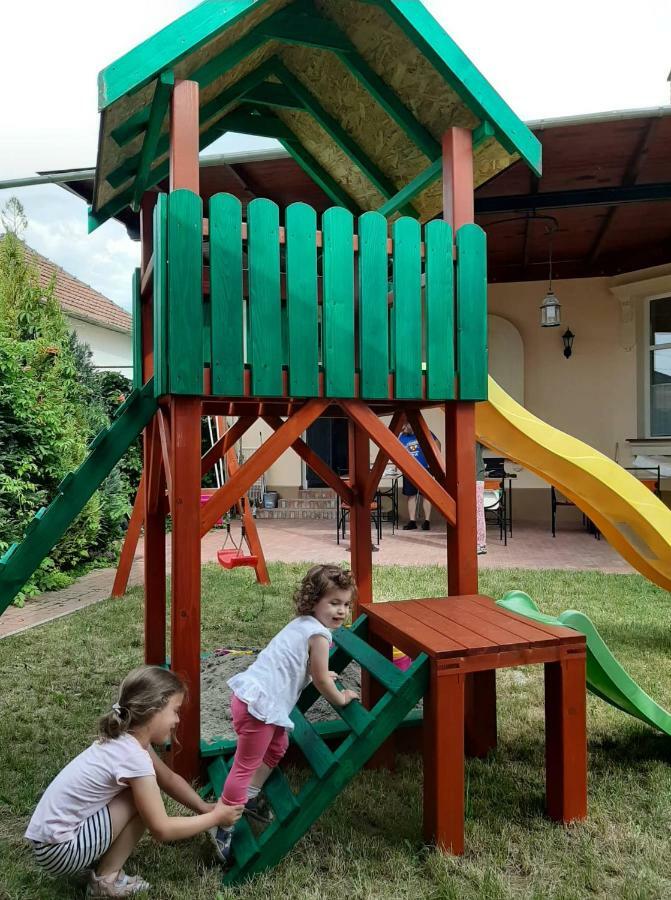 Gyulai Mesehaz Apartman Экстерьер фото