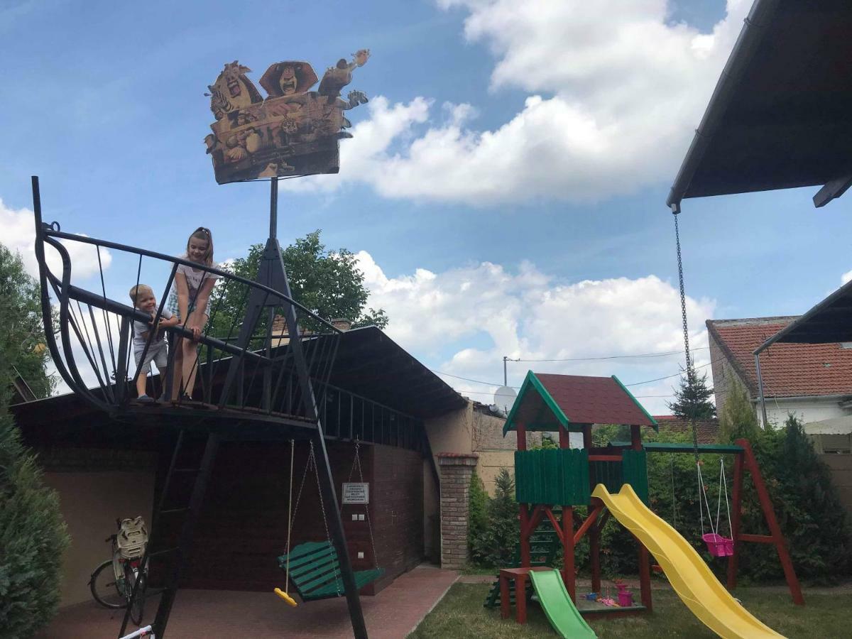 Gyulai Mesehaz Apartman Экстерьер фото